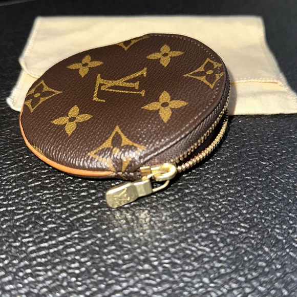 100% Authentic Louis Vuitton Round Coin Pouch - Picture 3 of 5